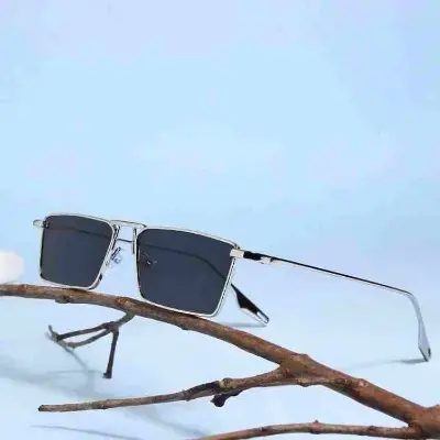 Picture of New Trending Sliver Color stylish sunglasses For Man New fashionable luxury Sunglasses For Man