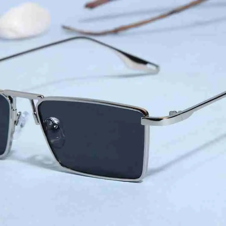 Picture of New Trending Sliver Color stylish sunglasses For Man New fashionable luxury Sunglasses For Man