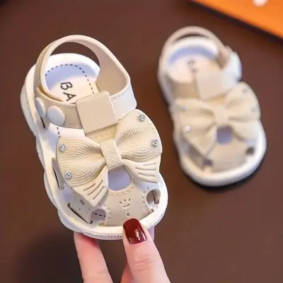 Picture of Sweet Princess Sandals 2022 New Release Stylish Kids Fashion Covered Toes Soft Girl Pink Flower Children Snap Button Flat Casual Non-Slip
