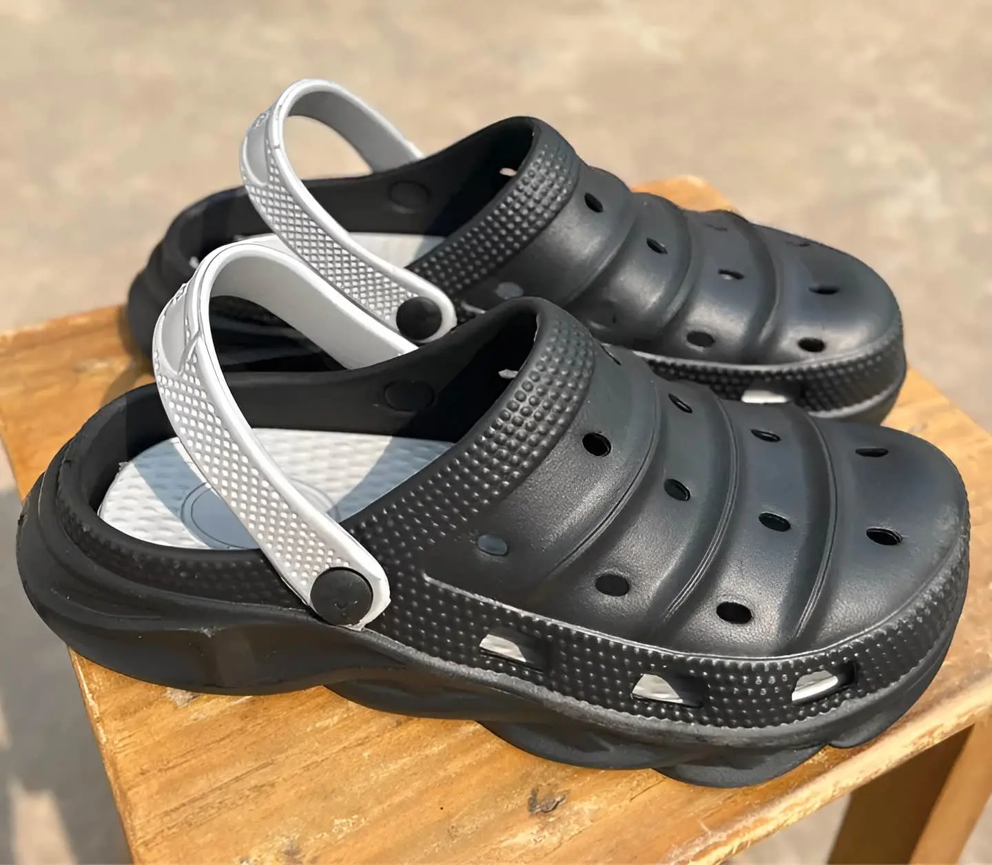 Picture of Mens New Comfortable EVA Rubber Beach Crocs Clogs Sandal Shoes Balck & Blue  Color