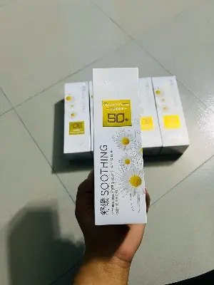 Picture of CHAMOMILE Whitening Spray Sunscreen with SPF 50+  (SOOTHING )