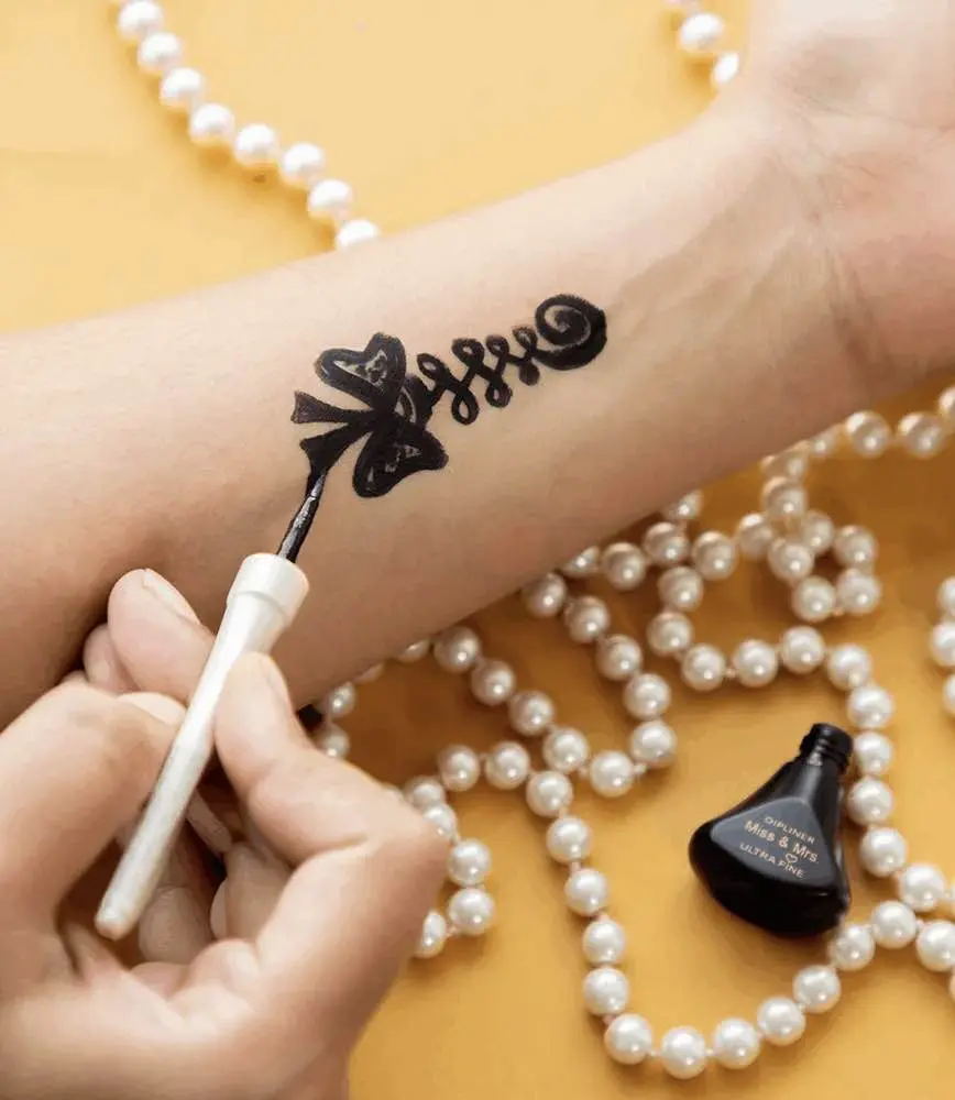 Picture of Miss & Mrs. Ultra Fine Waterproof Black Dipliner