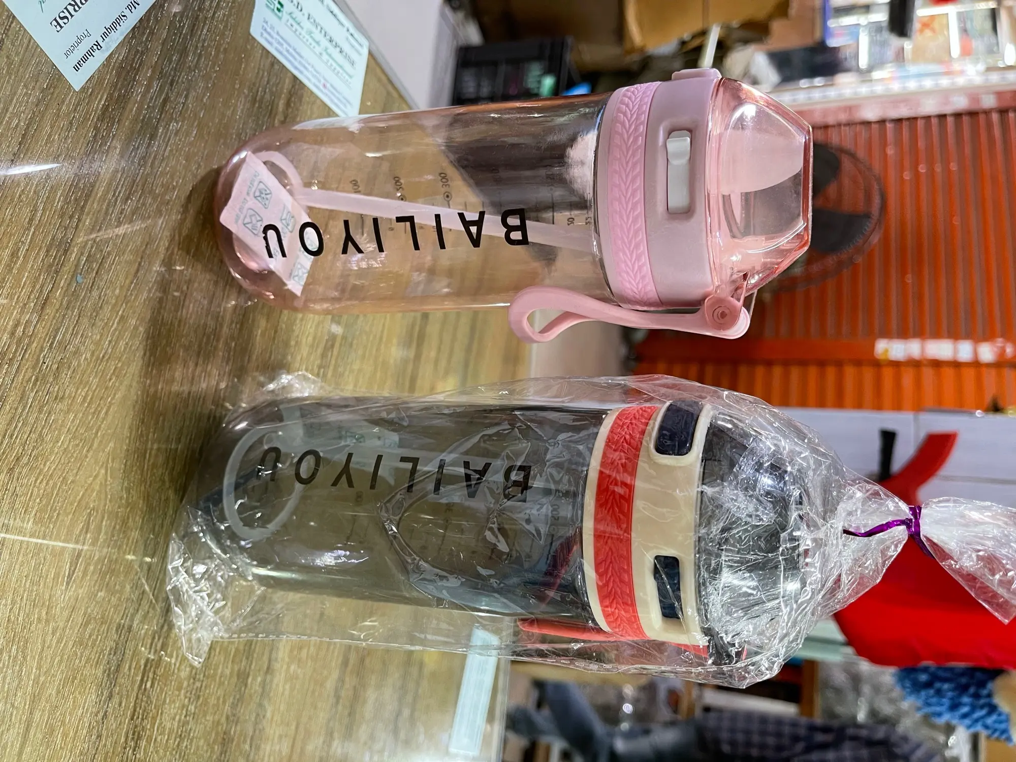 Picture of 780ml Sports Water Bottle Outdoor Water Bottle with Straw Plastic Portable Water Cup Dinkware Camping - Multicolor