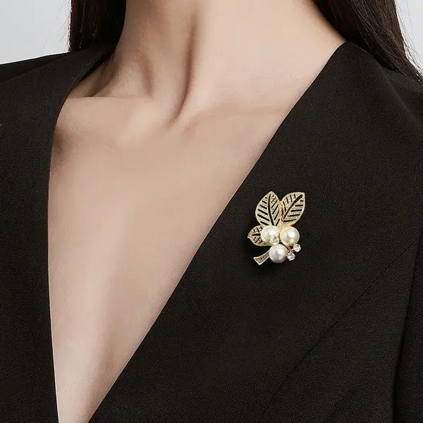 Picture of Pearl Anti-light Suit Fashion Atmospheric Brooch Pin Flower Sen Personality (Gold)