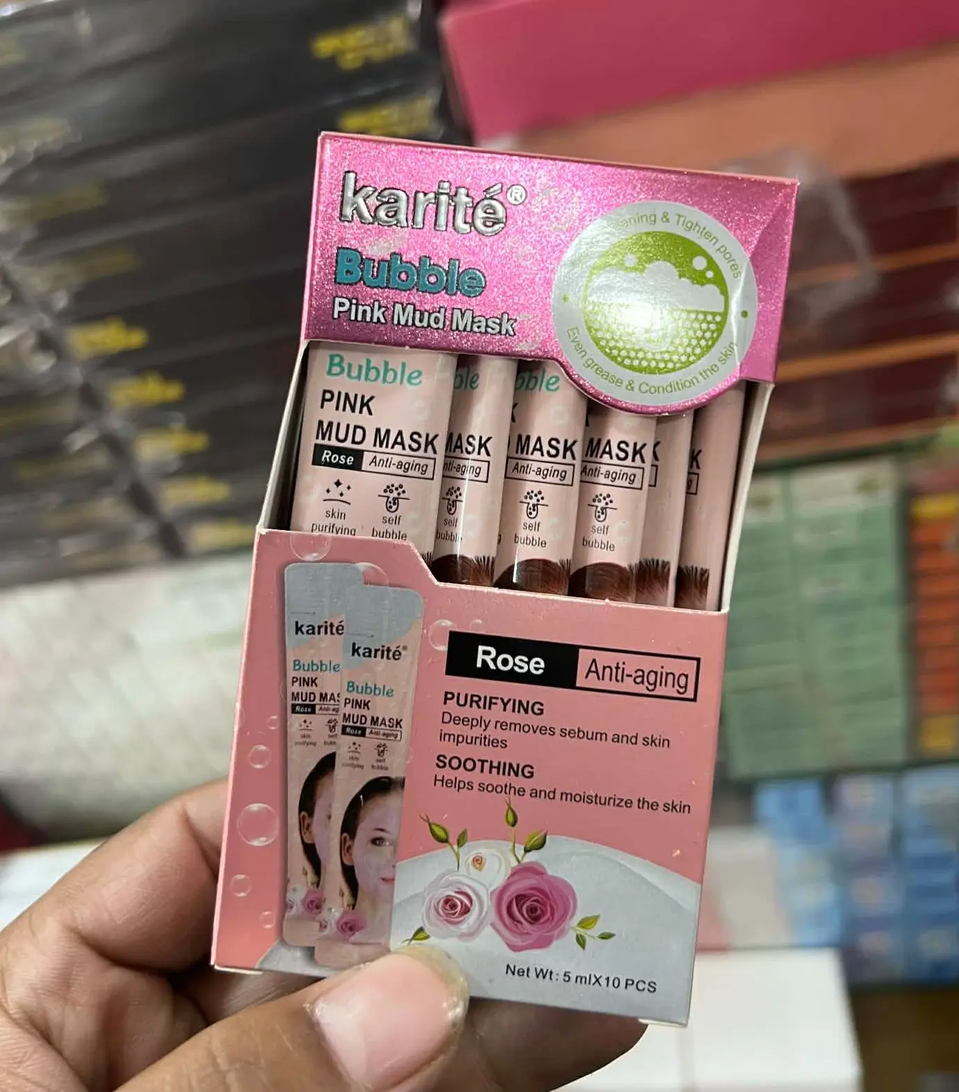 Picture of 𝗞𝗮𝗿𝗶𝘁𝗲 𝗣𝗶𝗻𝗸 & 𝗕𝗹𝗮𝗰𝗸 𝗠𝘂𝗱 𝗠𝗮𝘀𝗸