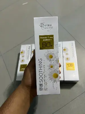 Picture of CHAMOMILE Whitening Spray Sunscreen with SPF 50+  (SOOTHING )