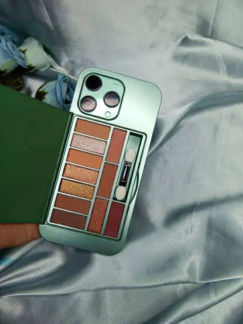 Picture of 2-in-1 Phone Case & Eyeshadow Palette