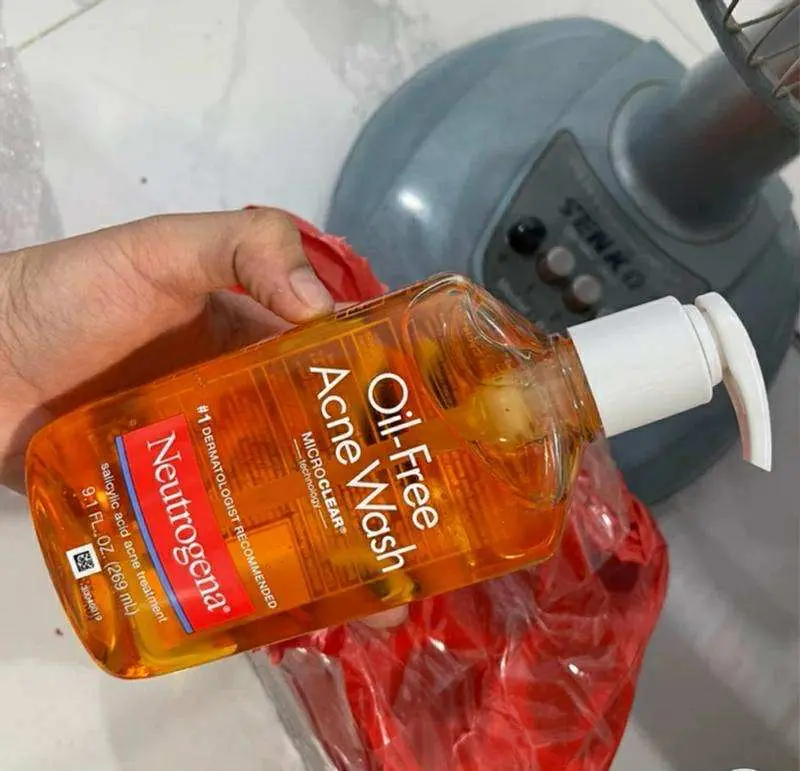 Picture of Neutrogena Oil-Free Acne Wash 177ml