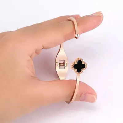 Picture of Adjustable open four leaf clover bracelet Cuff Bracelet(Gold)