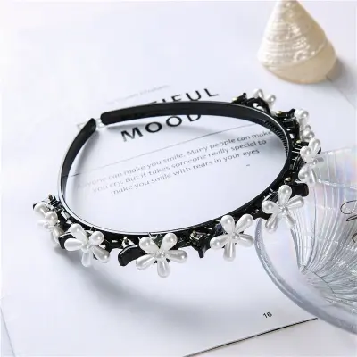 Picture of Fragmented bangs hair finishing artifact hairpin headband net red four-leaf clover new hairpin headband for girls