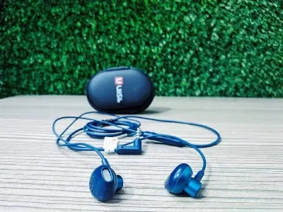 Picture of Uiisii Hm 12 Super Bass Stereo In Ear-Phone With Pouch - High-Quality Audio Immersion With Uiisii Hm 12 In Ear-Phone - Including A Protective Pouch (Navy Blue)