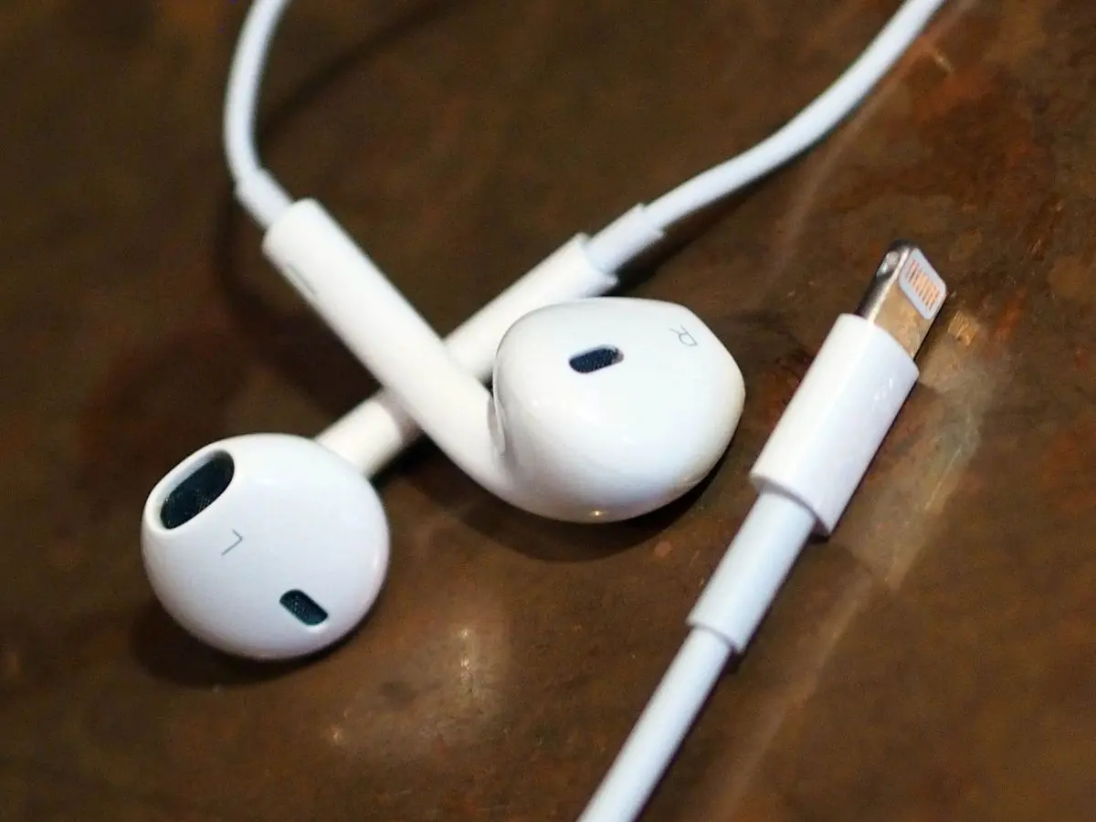 Picture of EarPods For Iphone with Lightning Connector(Best Quality) In Ear Earphones And Headphone With Microphone For iphone Direct connection (White)
