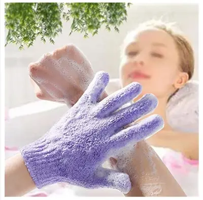 Picture of 1 Pair Rubbing a bath towel to remove the body barges