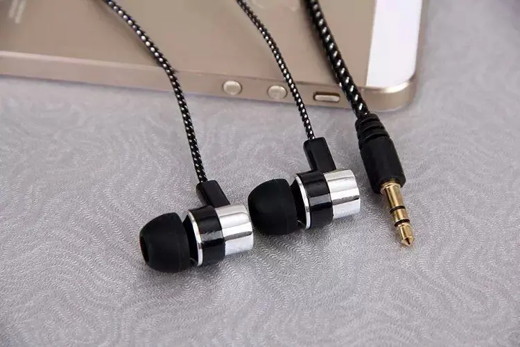 Picture of In-Ear Earphone-3.5mm Super Bass In-Ear Earphone Braided Wire Headset -Fashionable Wiring Cloth Cord Subwoofer Headphones In-Ear Braided Cord Wired Earplugs