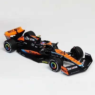 Picture of Official License 1/24 Mclaren F1 Metal Die Cast Car with Acrylic Box