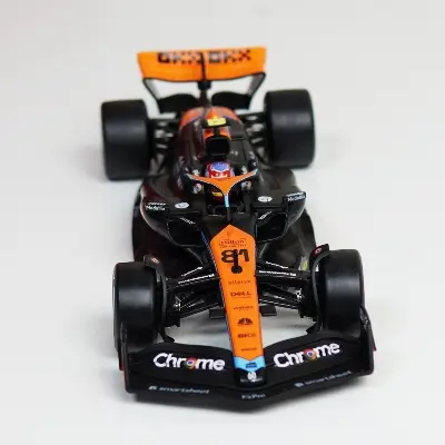 Picture of Official License 1/24 Mclaren F1 Metal Die Cast Car with Acrylic Box