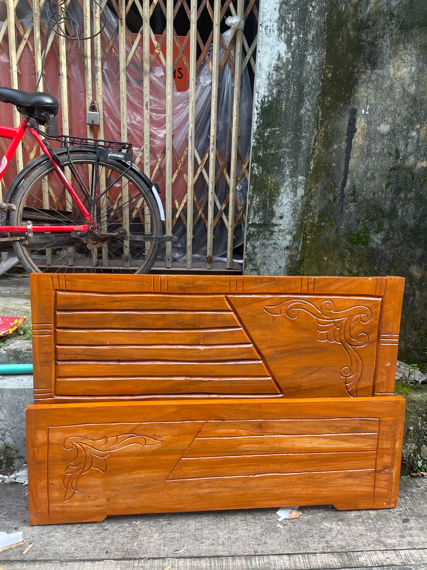 Picture of Bed solid jossori koroi kath English semi box 48incby81inc long - Brown - Single
