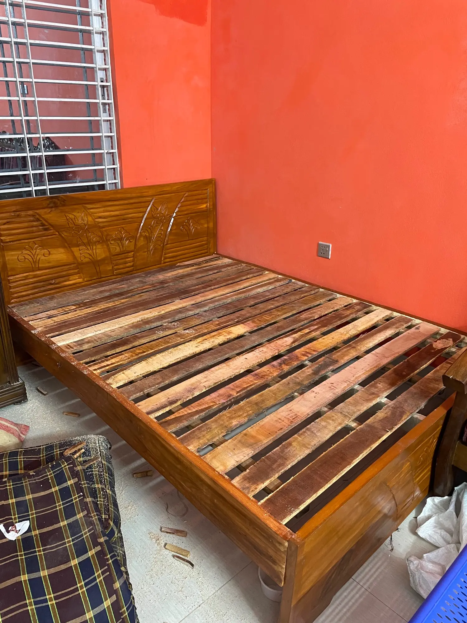 Picture of Bed khat english semi box solid wood double bed 60 by 81 inc - Brown - Double