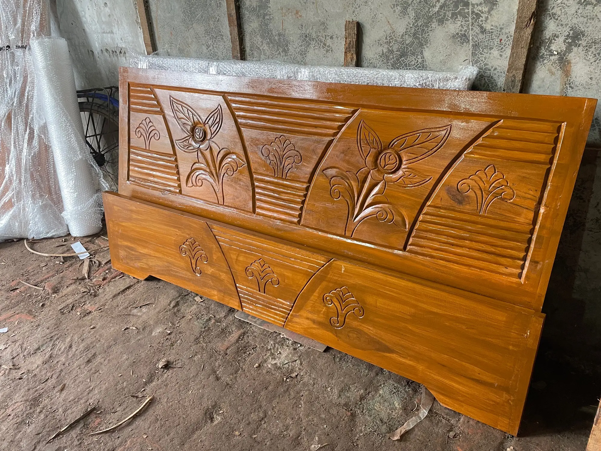 Picture of Bed khat English semibox solid wood king size 72by 81 inc - Brown - King