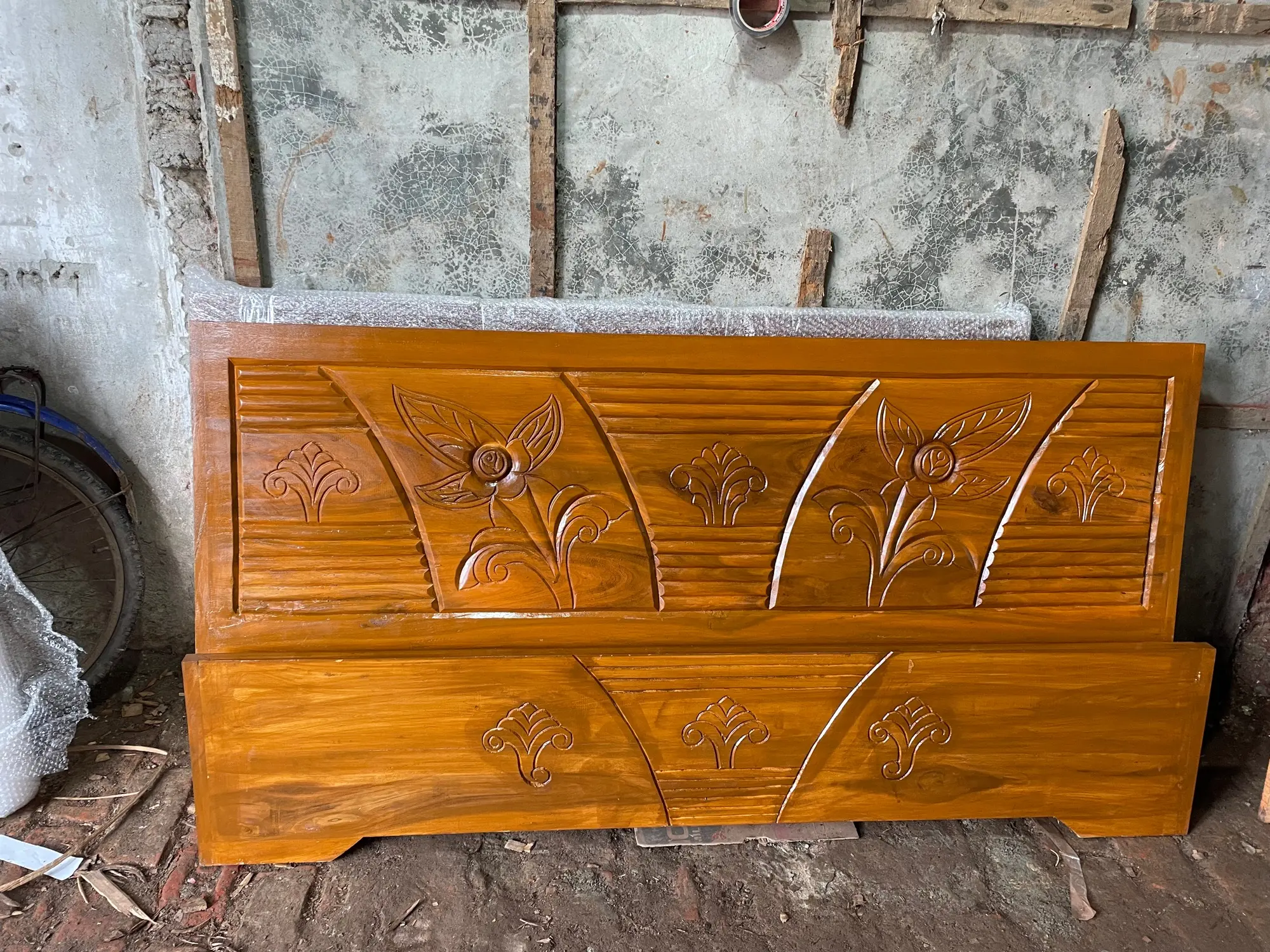 Picture of Bed khat English semibox solid wood king size 72by 81 inc - Brown - King