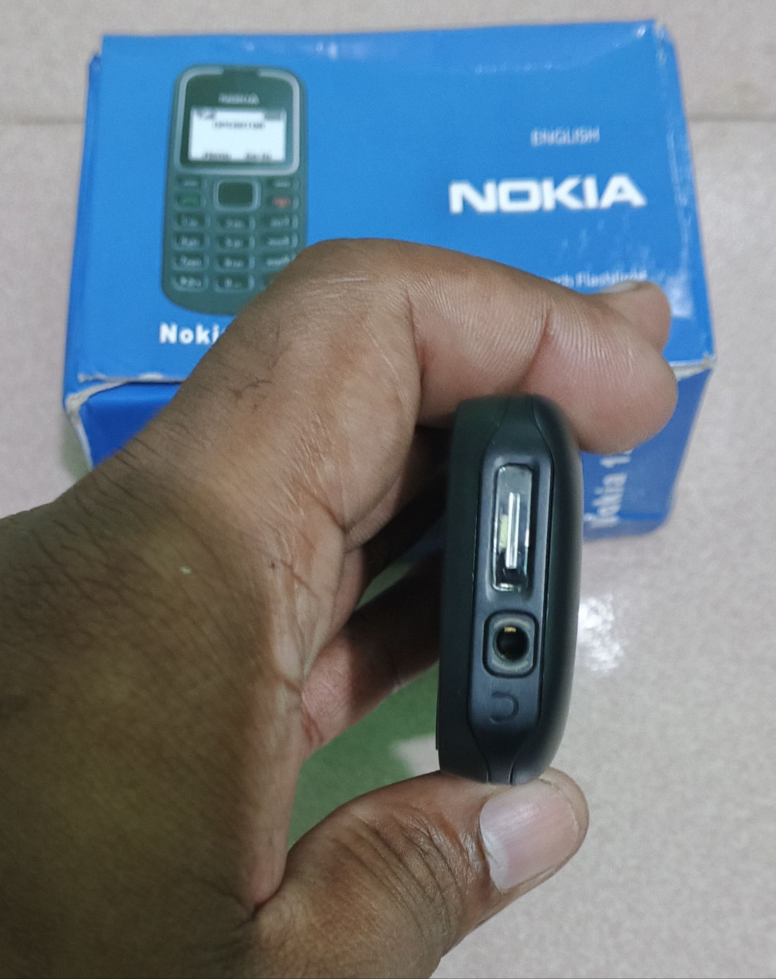 Picture of Nokia 1280 single SIM phone - Black