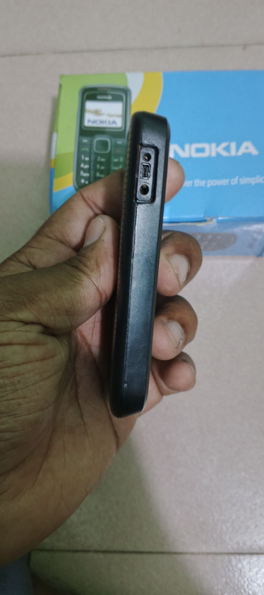 Picture of Nokia 1202 single SIM phone - Black