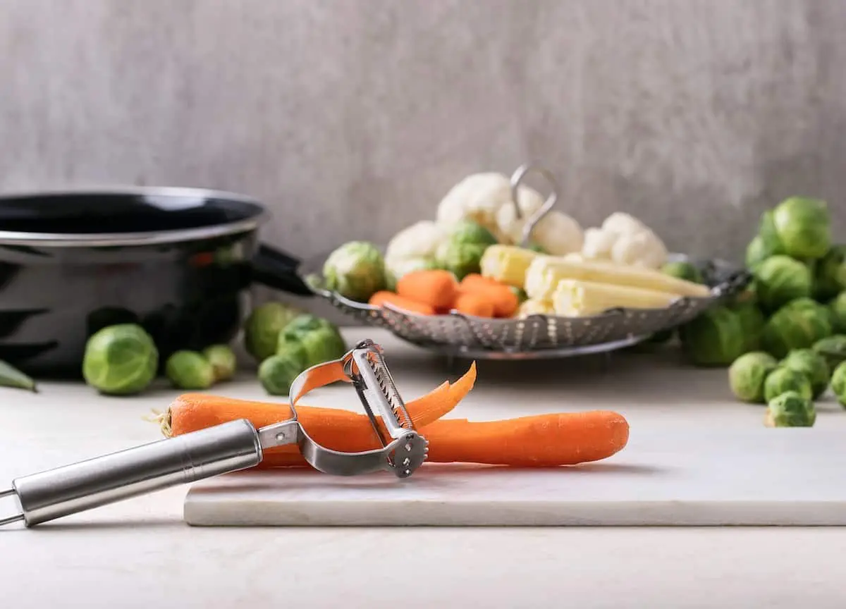 Picture of Premium Julienne Peeler with Anti Slip Handle for Safe Peeling and Cutting | MNK SHOP - Silver