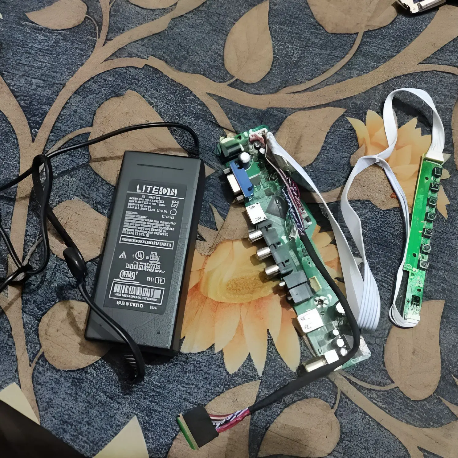 Picture of Laptop Display Driver Combo Driver Board + 40pin 0.5mm  LVDS Cable + 12V 5A Adapter HDMI VGA USB AV Input for 1366x768 