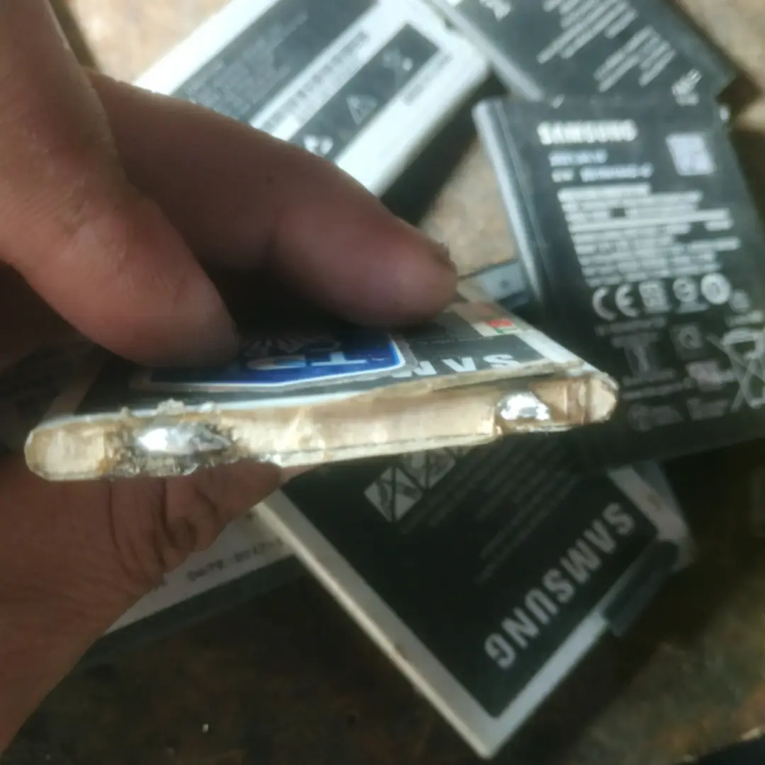 Picture of Strong Rosin Soldering Agent Non-Clean Flux White Stainless Steel Plate 18650 Battery Welding Water Flux Easy to Use and Maintain 