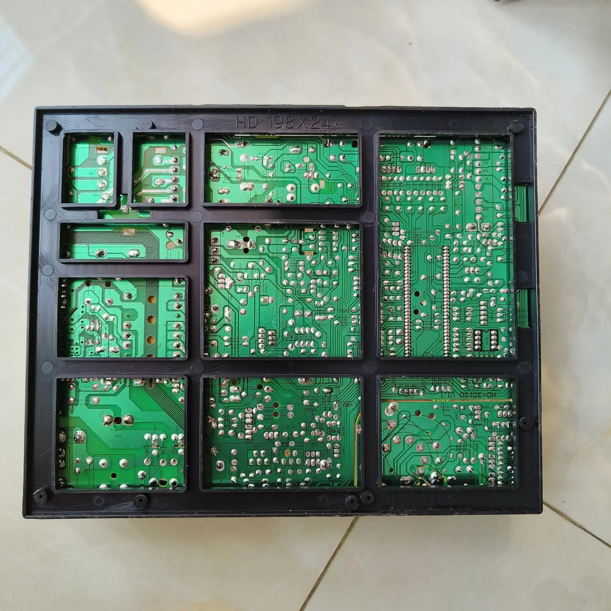 Picture of CRT TV Motherboard 14-21 inch AC 220V High-Definition Digital Color TV Driver Board Analog Box TV Core Board PAL NTSC SECAM part with Sensor Keypad IR Receiver Remote 14-21 CRT TV MB