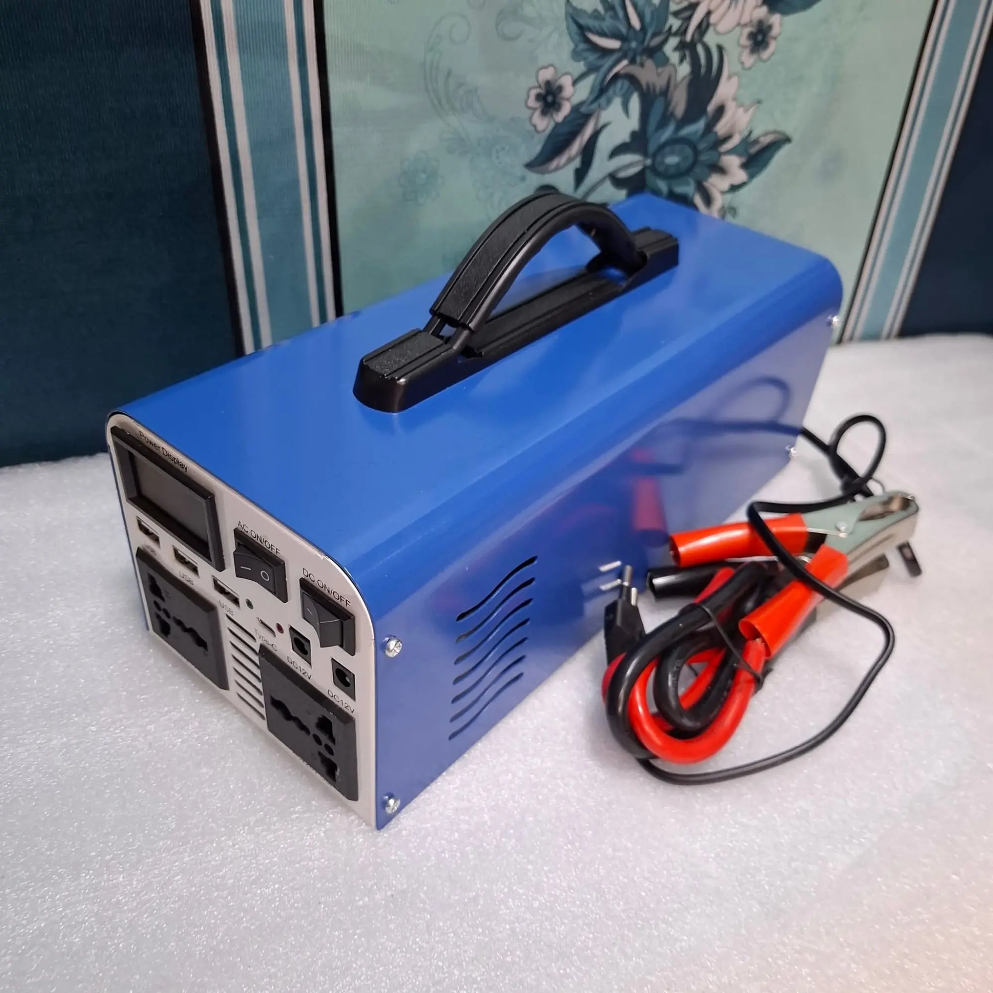 Picture of Solar Power IPS Inverter UPS Battery Charger 12V to 220V 2000~3000W Solar Input 12V Battery Input Battery Lever Information Display USB Type C Port Mobile Charging Facilities 
