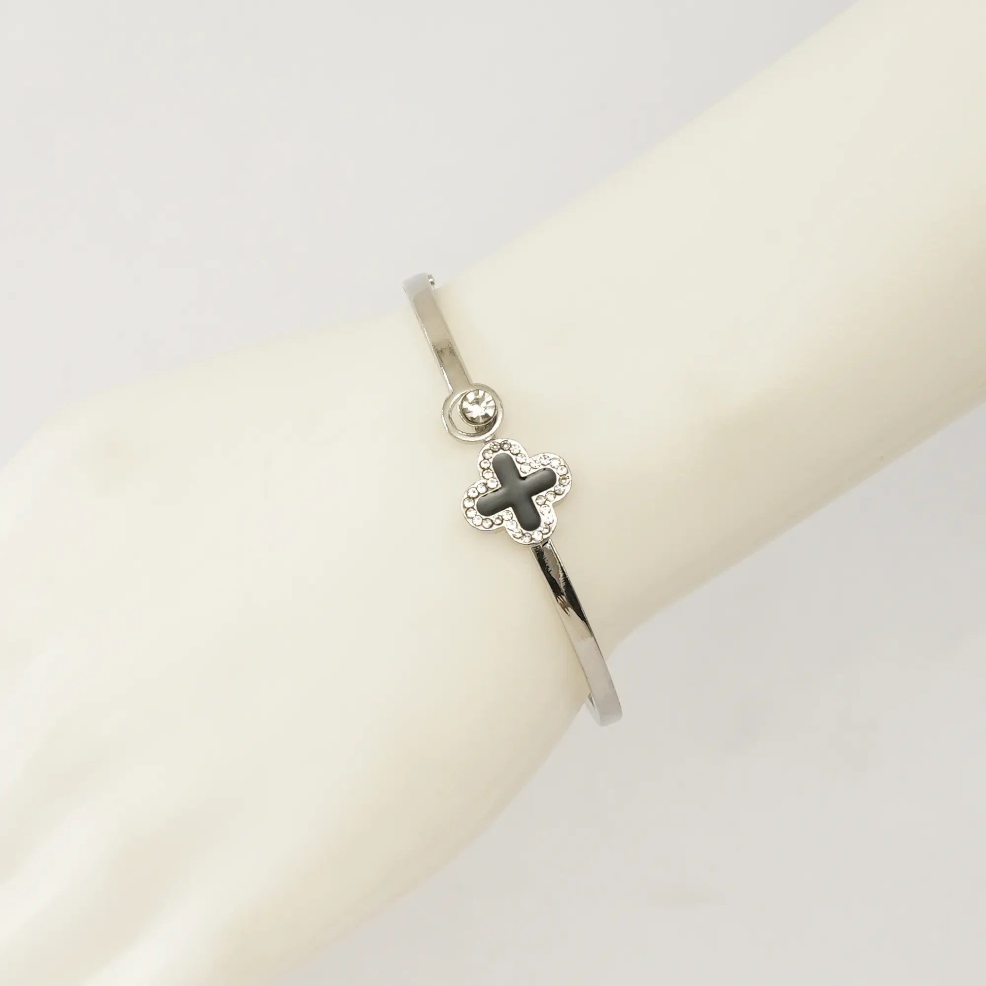 Picture of Leaf Clover Charm Opened Cuff Bangle Bracelet For Women