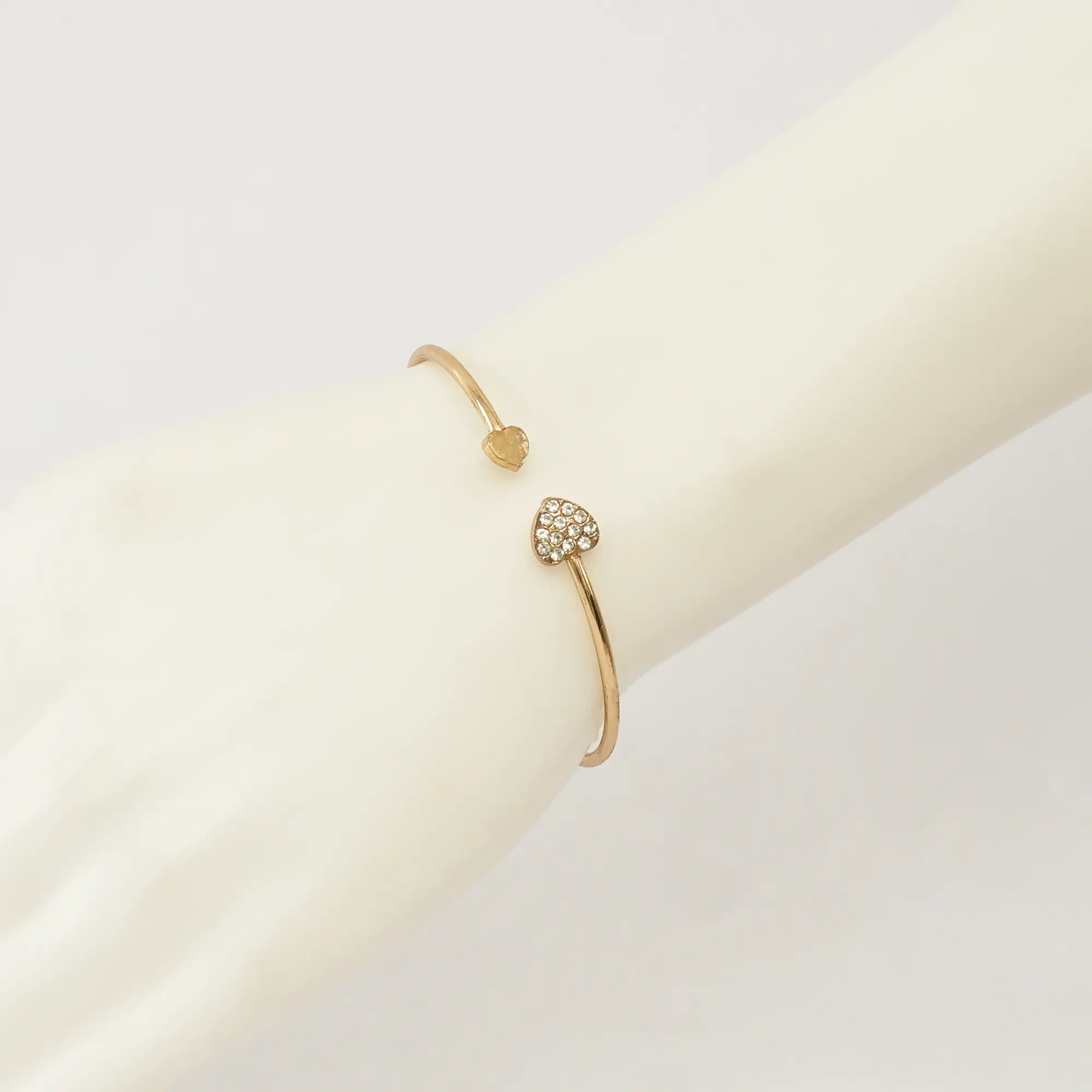 Picture of Fashionable Bracelet for Women