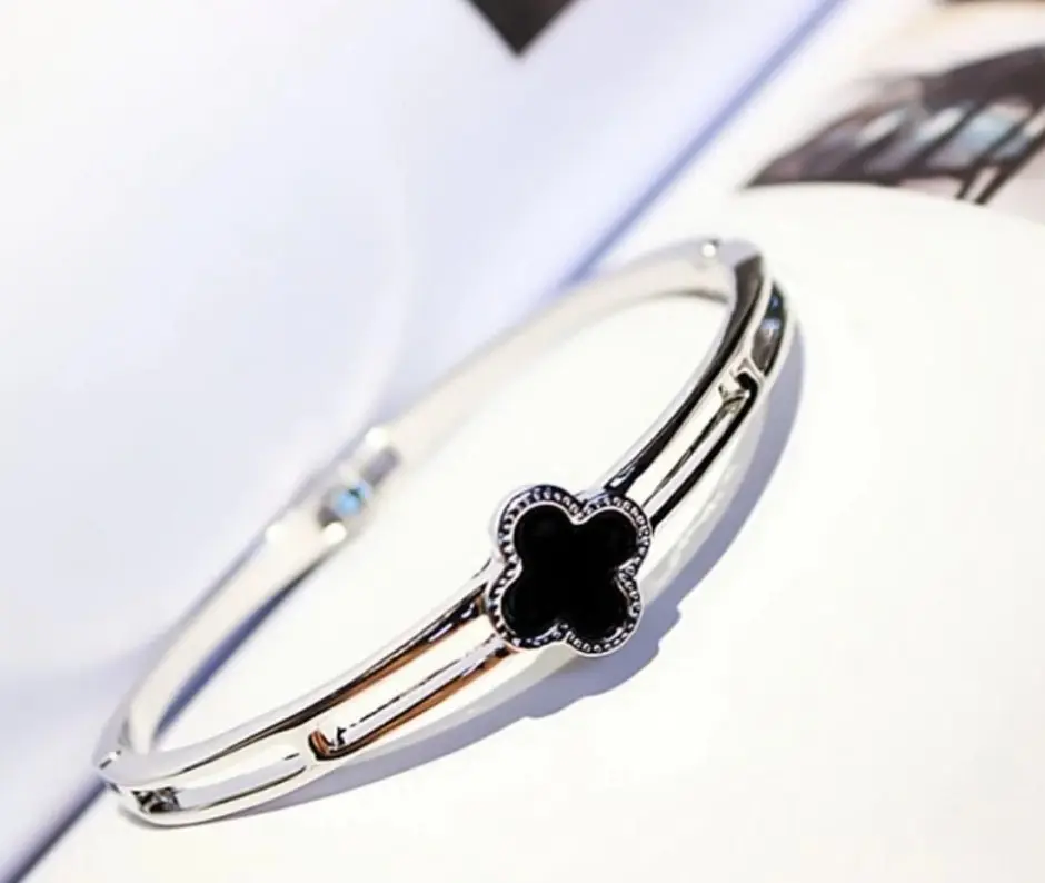Picture of Alloy material Four-leaf clover bracelet