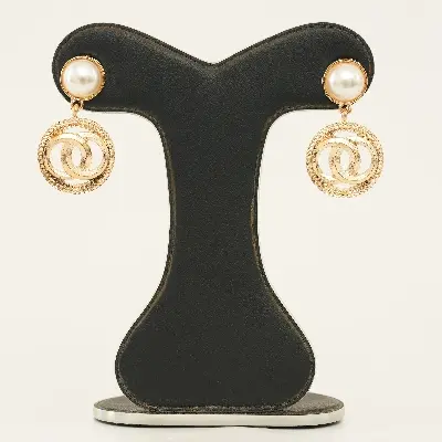 Picture of European And American Fashion Temperament Celebrities Court Style Freshwater Pearl Metal Long Geometric Circle Earrings Female