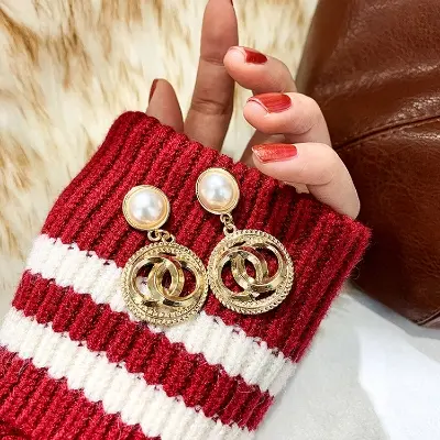 Picture of European And American Fashion Temperament Celebrities Court Style Freshwater Pearl Metal Long Geometric Circle Earrings Female