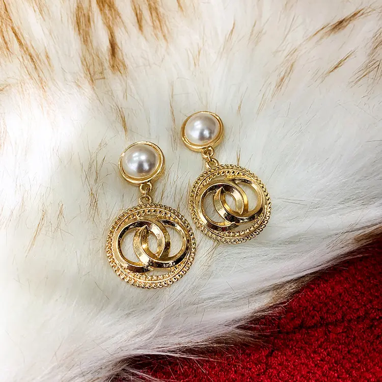 Picture of European And American Fashion Temperament Celebrities Court Style Freshwater Pearl Metal Long Geometric Circle Earrings Female