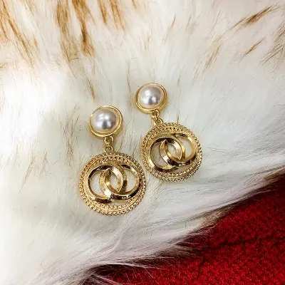 Picture of European And American Fashion Temperament Celebrities Court Style Freshwater Pearl Metal Long Geometric Circle Earrings Female