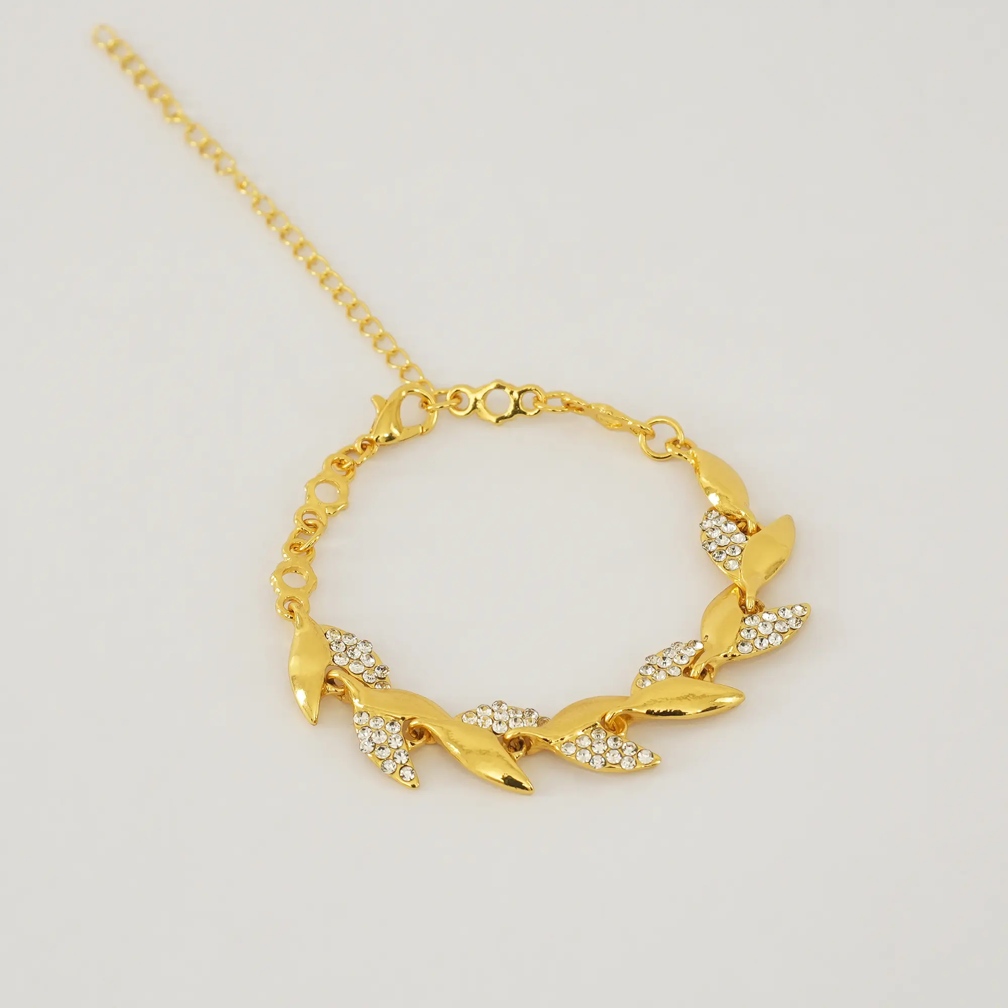 Picture of Bohemian Style Women Girls Bracelet Rhinestone Leaves Chain Bangle Luxury Wedding Jewelry