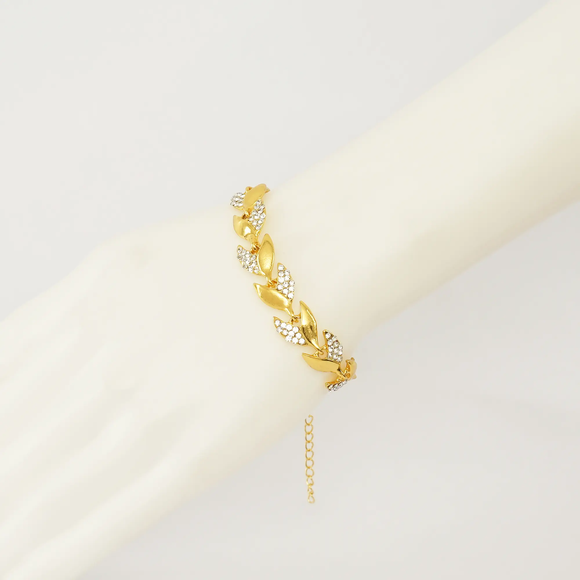 Picture of Bohemian Style Women Girls Bracelet Rhinestone Leaves Chain Bangle Luxury Wedding Jewelry