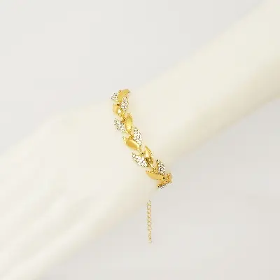 Picture of Bohemian Style Women Girls Bracelet Rhinestone Leaves Chain Bangle Luxury Wedding Jewelry