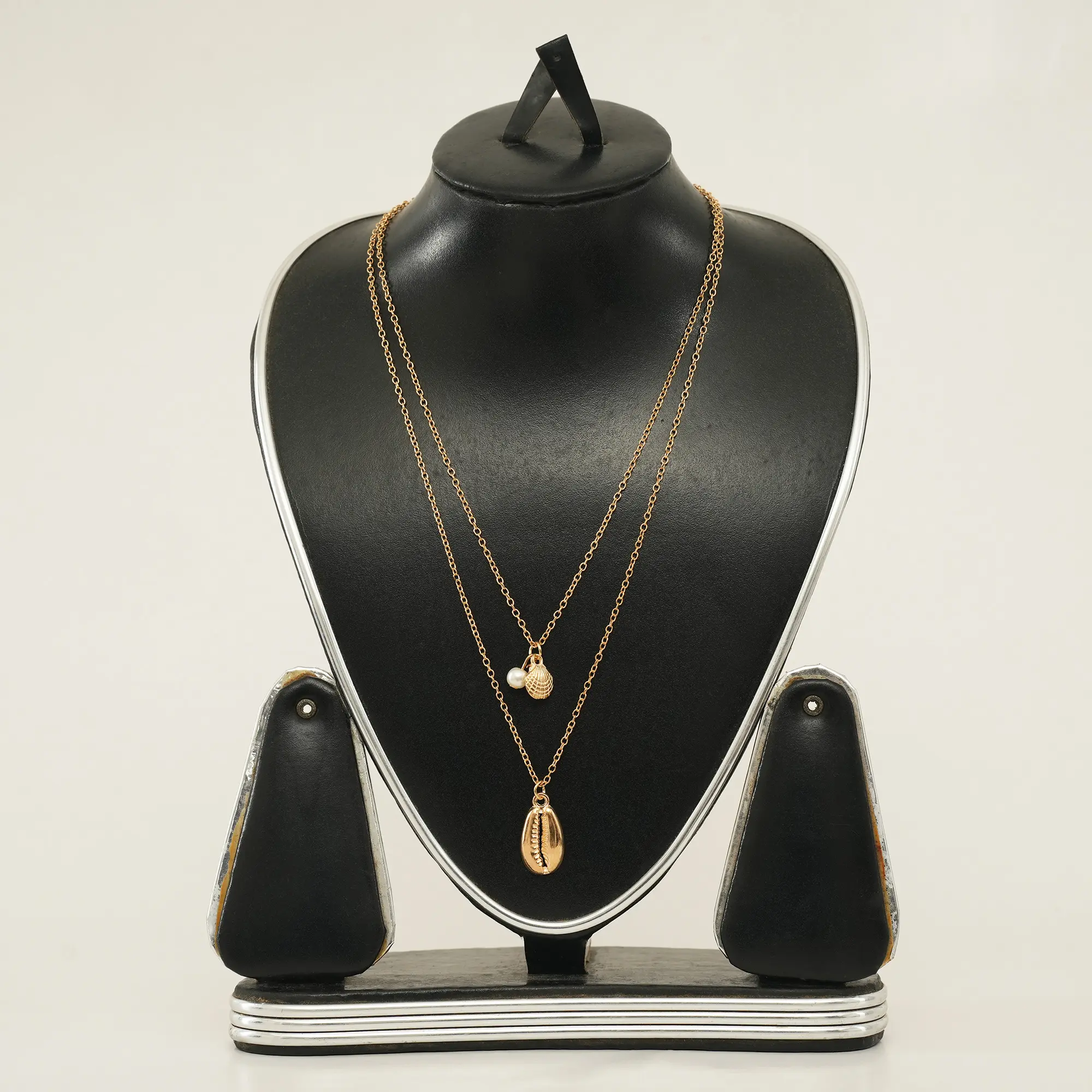Picture of Bohemian Sea Shell Pendant Chokers Necklaces Multi Layer Cowrie Shell Choker Necklace Dainty Chain Jewelry
