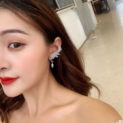 Picture of 1 Pair Of Angel Wings Rhinestone Stud Earrings Fashion Cartilage Earrings Korean Simple Reiki Piercing Jewelry Girls Ear Hooks