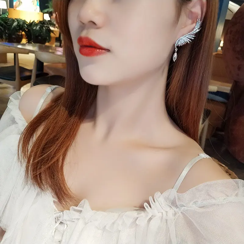 Picture of 1 Pair Of Angel Wings Rhinestone Stud Earrings Fashion Cartilage Earrings Korean Simple Reiki Piercing Jewelry Girls Ear Hooks