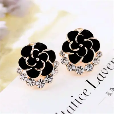 Picture of Korea Fashion Personality Rose Earrings Female Sweet Earrings Ear Clip Lovely Ear Buckle Exaggerated Earrings.