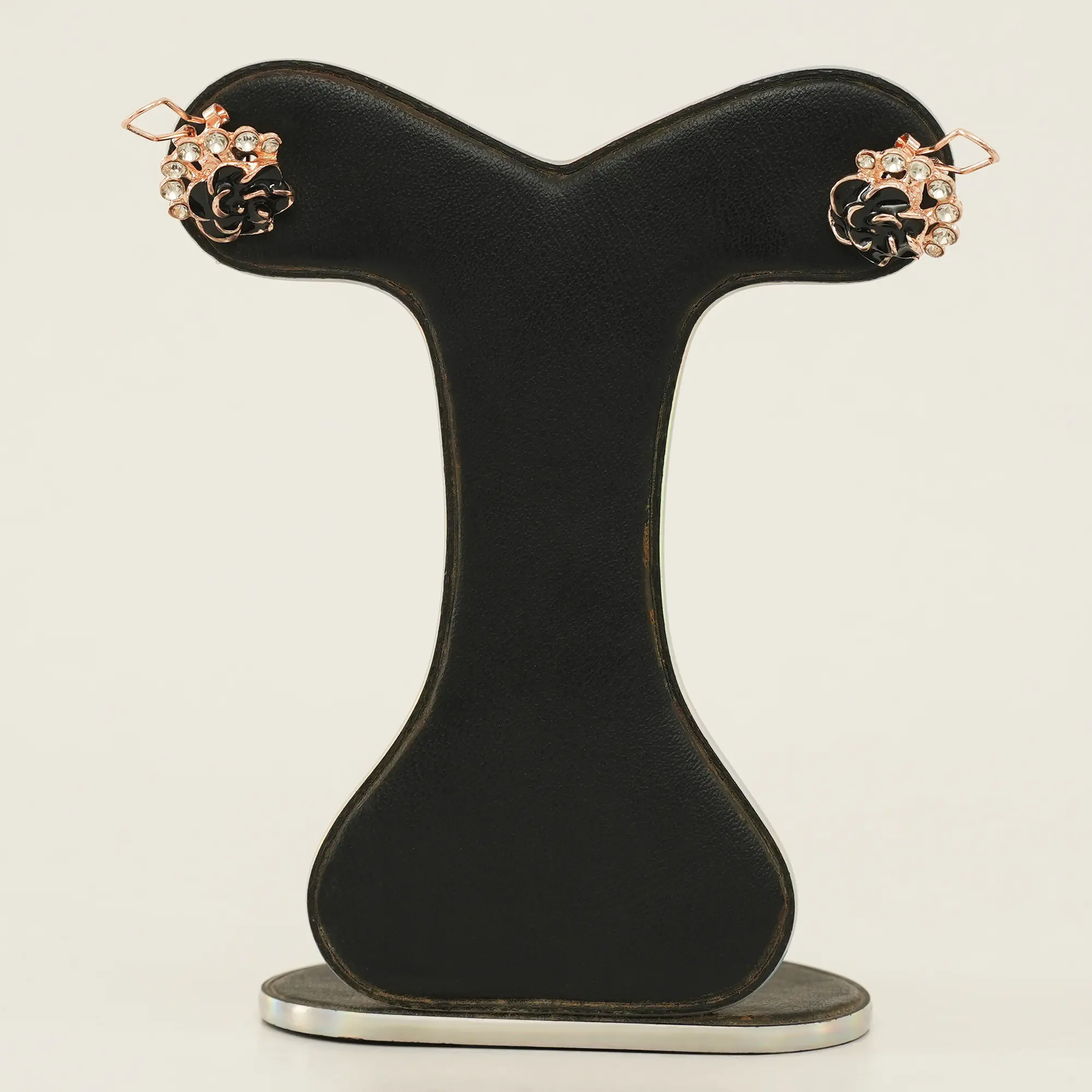 Picture of Korea Fashion Personality Rose Earrings Female Sweet Earrings Ear Clip Lovely Ear Buckle Exaggerated Earrings.