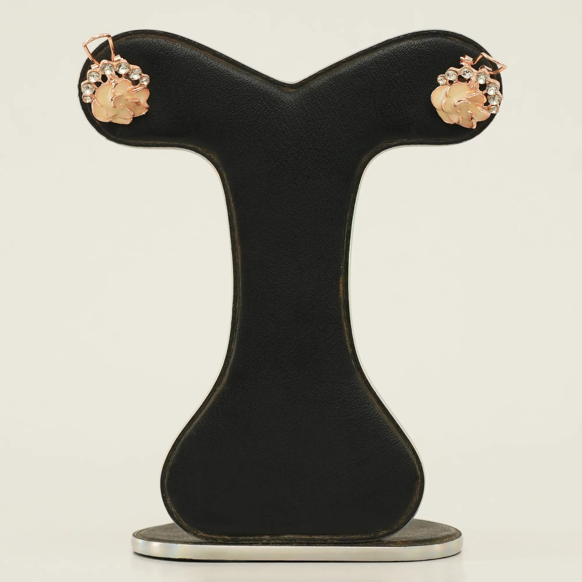 Picture of Korea Fashion Personality Rose Earrings Female Sweet Earrings Ear Clip Lovely Ear Buckle Exaggerated Earrings.