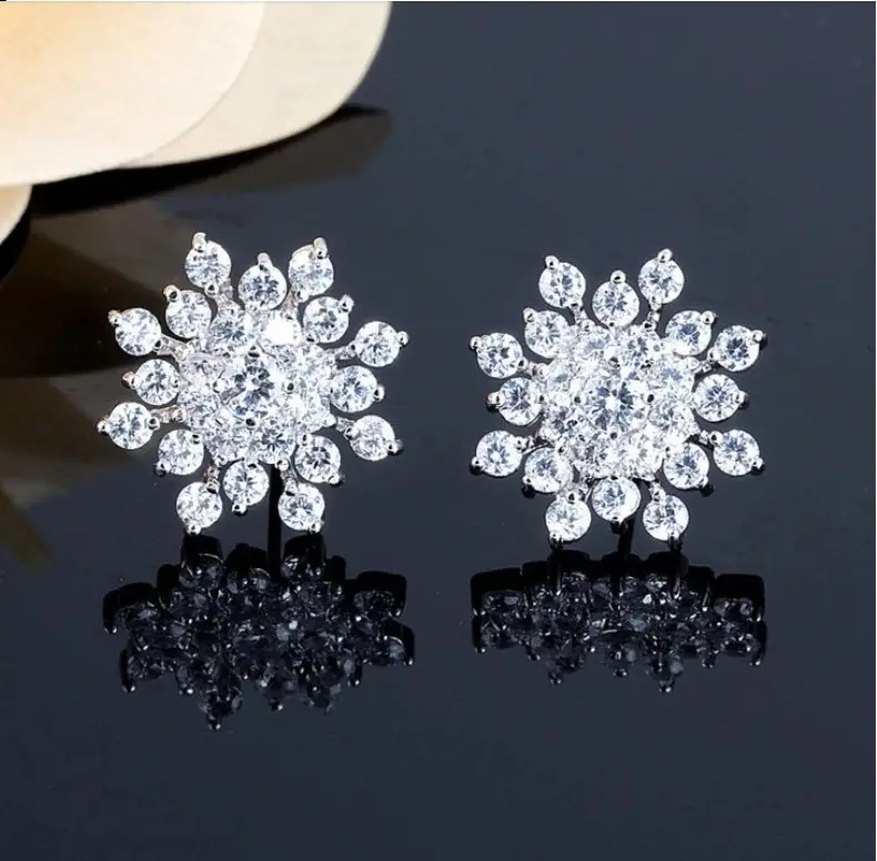 Picture of Korean Fashion Jewelry Exquisite Rhinestone Crystal Christmas Snowflake Flower Earrings Wholesale Boucles d'oreilles Oorbellen