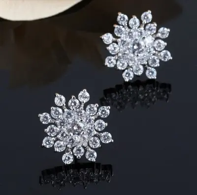 Picture of Korean Fashion Jewelry Exquisite Rhinestone Crystal Christmas Snowflake Flower Earrings Wholesale Boucles d'oreilles Oorbellen