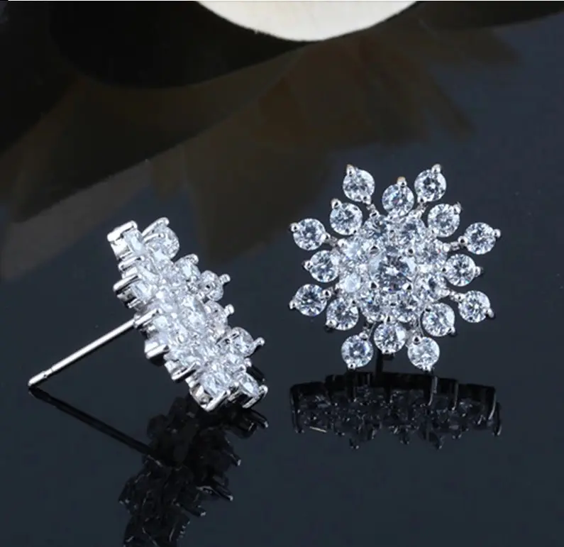 Picture of Korean Fashion Jewelry Exquisite Rhinestone Crystal Christmas Snowflake Flower Earrings Wholesale Boucles d'oreilles Oorbellen